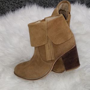 ➡️HOST PICK{Coconuts by Matisse} KIM Fringe Boot